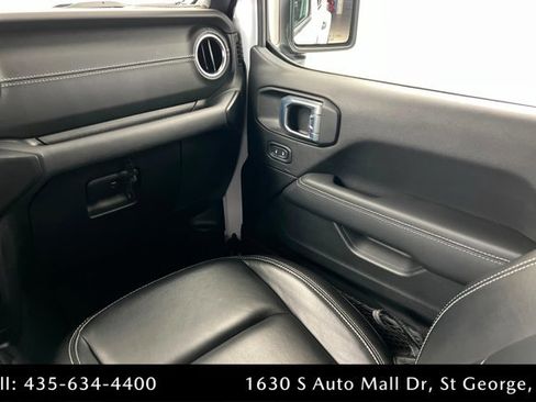 Used 2022 Jeep Gladiator Overland image 10