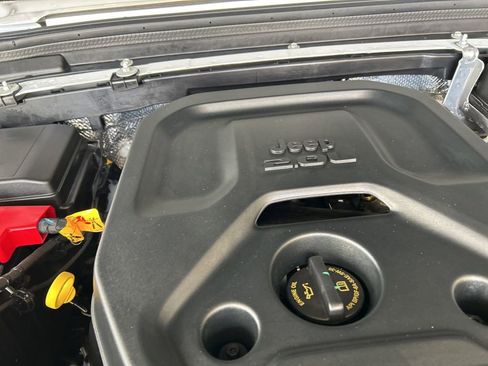 Used 2025 Jeep Wrangler Unlimited Sahara image 11