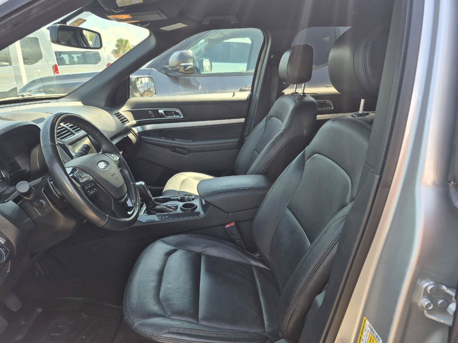 Used 2017 Ford Explorer XLT w/ Equipment Group 202A FWD image 2