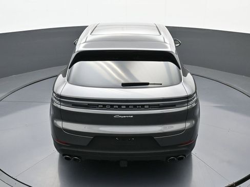 Used 2025 Porsche Cayenne image 34