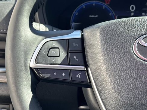 Used 2025 Toyota Grand Highlander AWD image 7