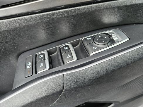 Used 2023 Kia Sorento LX image 31