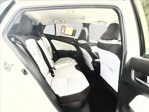 Certified 2022 Toyota Prius LE FWD image 13