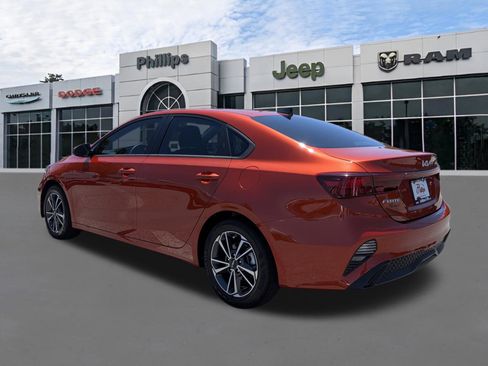 Used 2022 Kia Forte LXS w/ LXS Technology Package FWD image 5