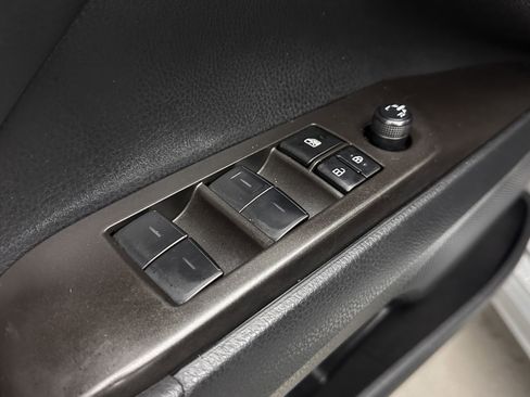 Used 2023 Toyota Camry SE image 12