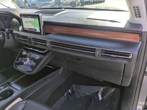 Used 2022 Lincoln Corsair Reserve image 32