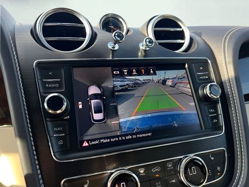 Used 2018 Bentley Bentayga AWD/4WD image 43