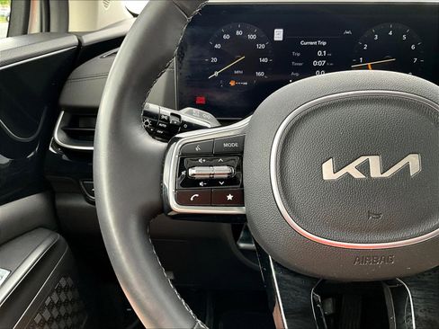 Used 2025 Kia Carnival SX Prestige FWD image 11