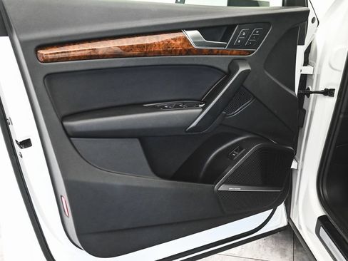 Used 2018 Audi Q5 2.0T Premium Plus w/ Premium Plus Package AWD/4WD image 8