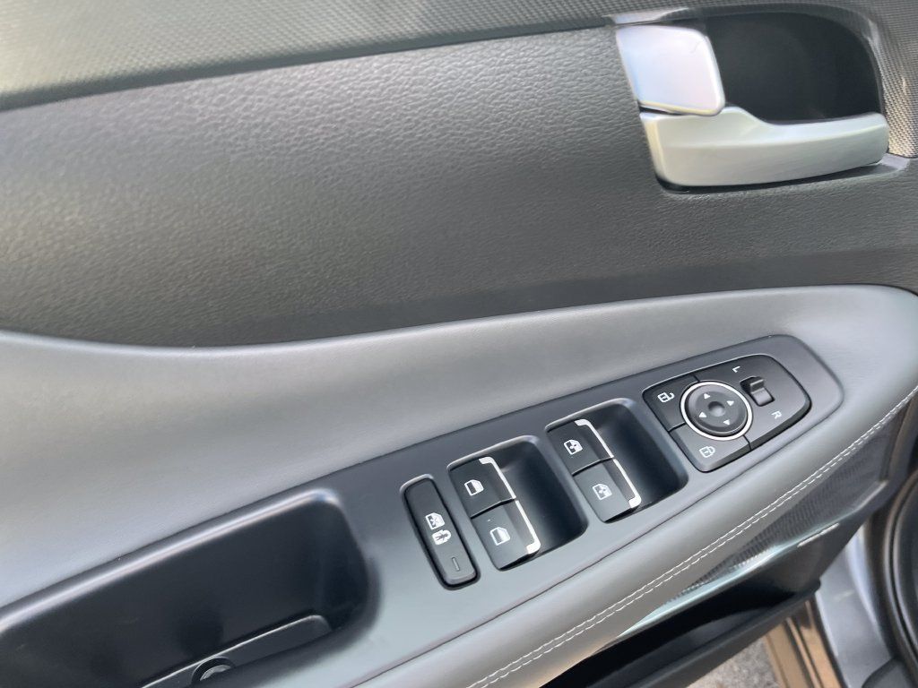 Used 2023 Hyundai Santa Fe SEL w/ Premium Package FWD image 10