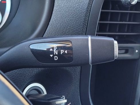 Used 2017 Mercedes-Benz Metris Passenger image 19
