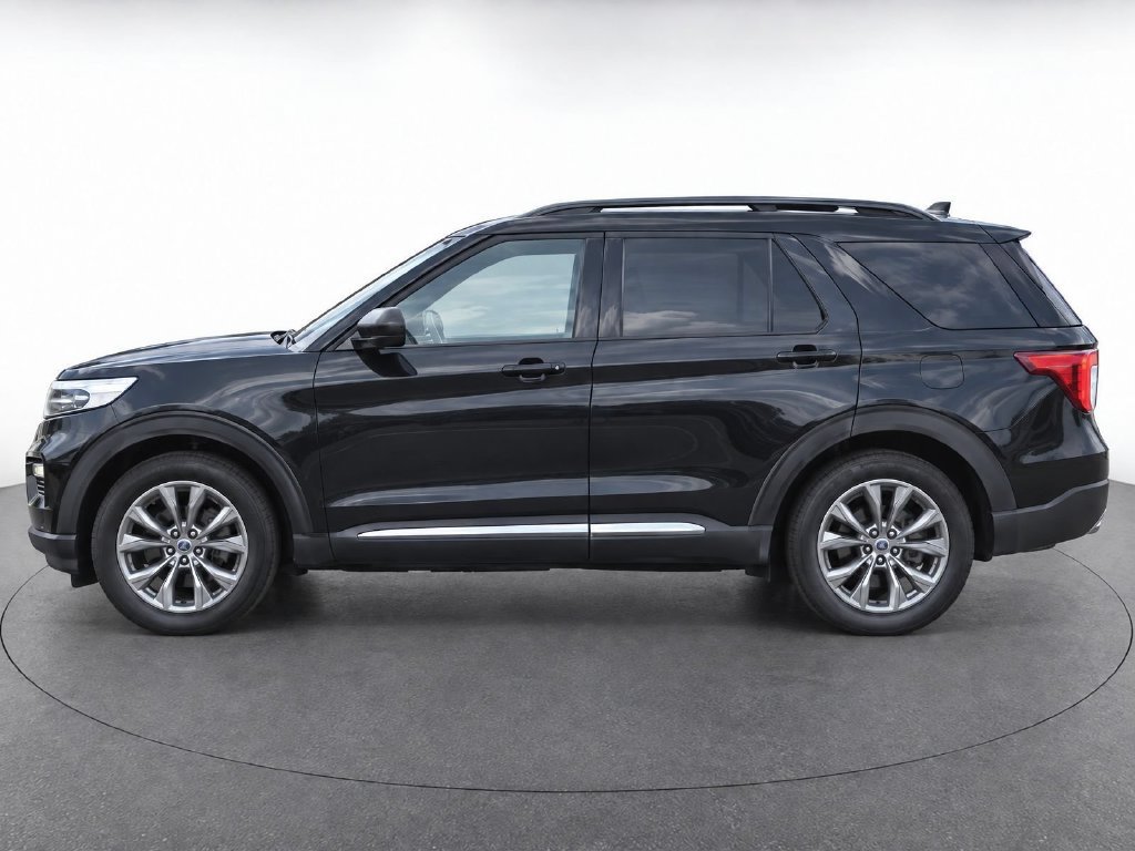 Used 2023 Ford Explorer XLT w/ Equipment Group 202A AWD/4WD image 7