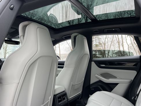 New 2026 Porsche Macan 4 Electric image 19