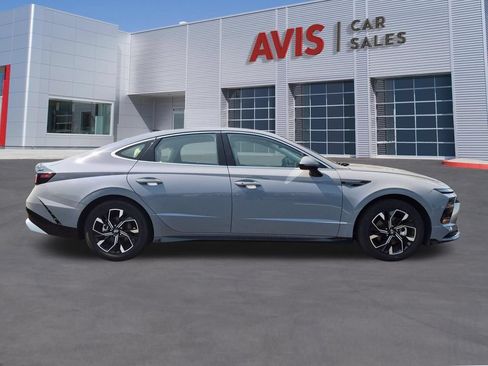 Used 2025 Hyundai Sonata SEL FWD image 5