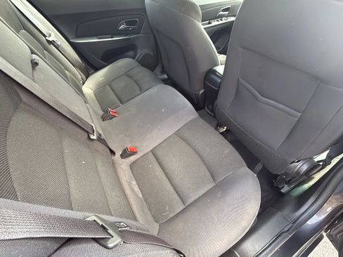 Used 2016 Chevrolet Cruze LT w/ Technology Package FWD image 8