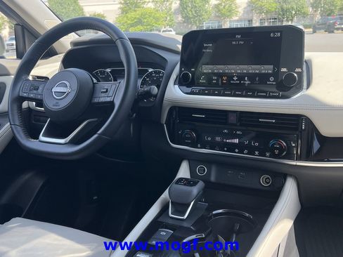 Used 2023 Nissan Rogue SL w/ SL Premium Package FWD image 3