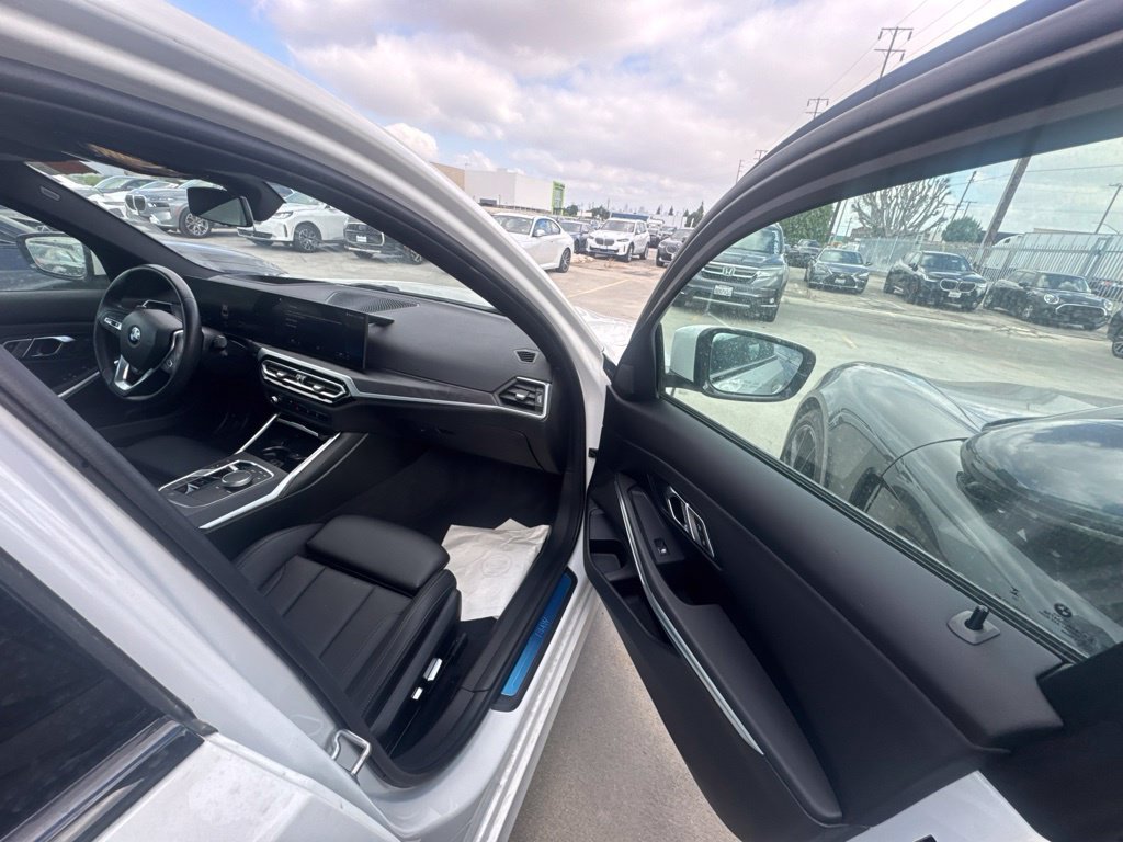 Used 2023 BMW 330i xDrive Sedan w/ Premium Package AWD/4WD image 17