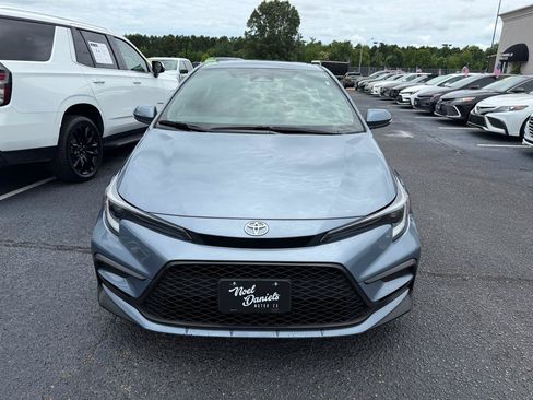 Used 2023 Toyota Corolla SE w/ SE Premium Package FWD image 3