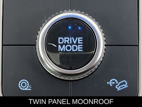 Used 2023 Ford Explorer XLT w/ Equipment Group 202A image 25