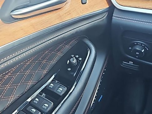 Used 2022 Jeep Grand Cherokee Summit AWD/4WD image 13