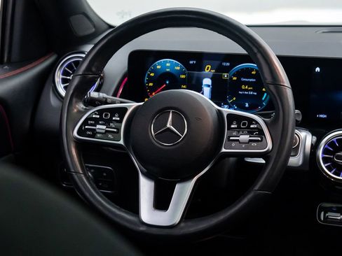 Used 2022 Mercedes-Benz GLB 250 4MATIC image 10