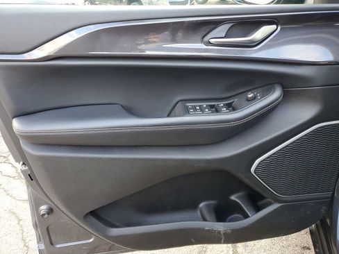 Used 2021 Jeep Grand Cherokee L Altitude image 20