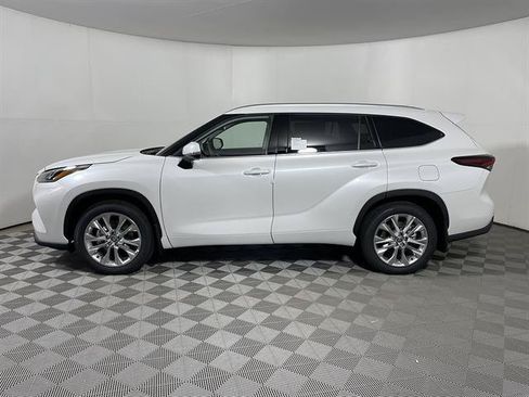 New 2026 Toyota Highlander Limited AWD/4WD image 4