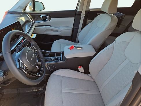 Certified 2025 Kia Sorento S w/ Panoramic Sunroof Package FWD image 19