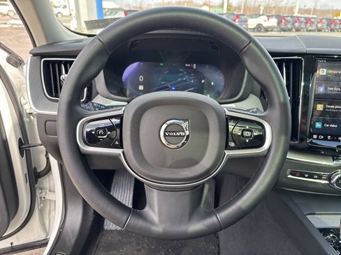 Used 2025 Volvo XC60 B5 Plus image 19