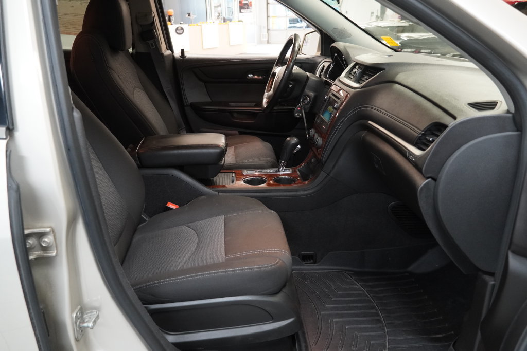 Used 2013 Chevrolet Traverse LT FWD image 27