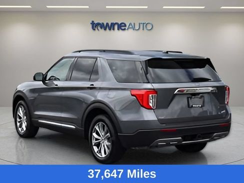 Used 2023 Ford Explorer XLT w/ Equipment Group 202A AWD/4WD image 3
