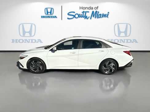 Used 2025 Hyundai Elantra SEL image 4