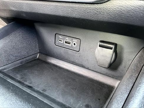 Used 2025 Nissan Altima 2.5 SV image 34