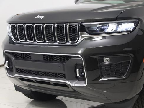 Used 2024 Jeep Grand Cherokee Overland w/ Luxury Tech Group IV image 56