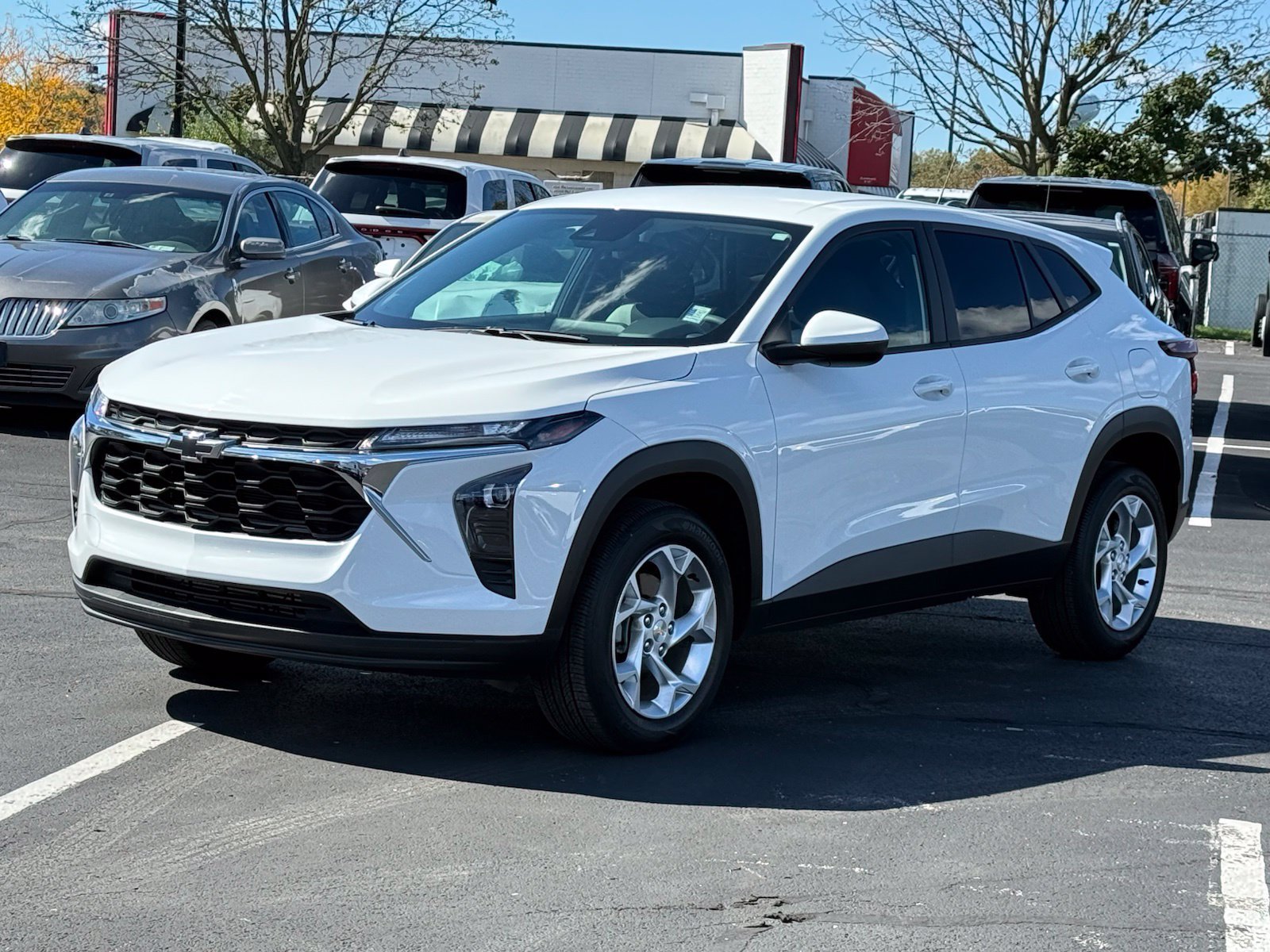 Used 2025 Chevrolet Trax LS w/ LS Convenience Package FWD image 8
