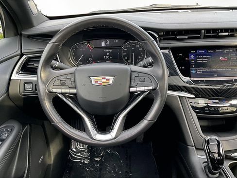 Used 2025 Cadillac XT6 Premium Luxury image 5