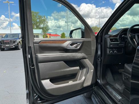 Used 2024 Chevrolet Suburban High Country AWD/4WD image 20