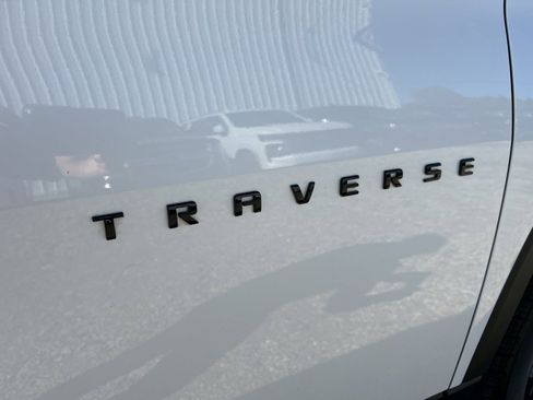Used 2023 Chevrolet Traverse RS image 38