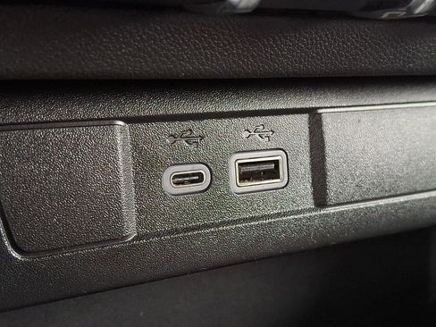 Used 2024 Chevrolet Colorado Trail Boss w/ Technology Package image 25