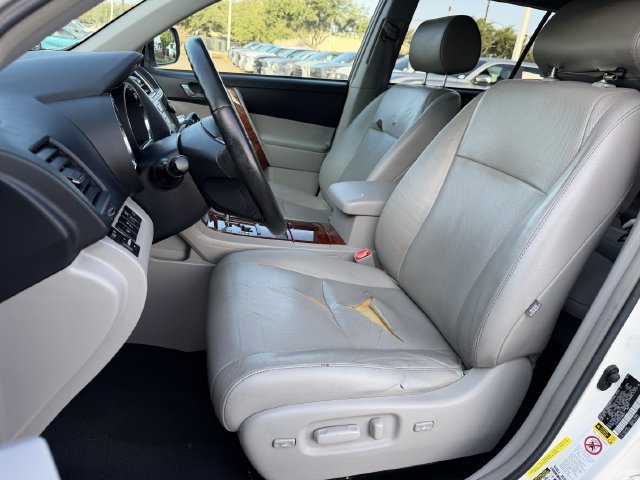 Used 2012 Toyota Highlander Limited w/ Tow Pkg FWD image 26
