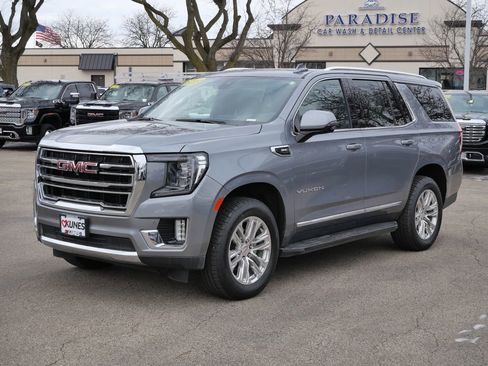 Used 2022 GMC Yukon SLT w/ SLT Premium Package image 4