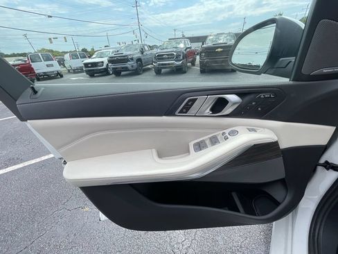 Used 2023 BMW X7 xDrive40i w/ Premium Package AWD/4WD image 22