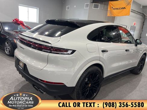 Used 2025 Porsche Cayenne S AWD/4WD image 6