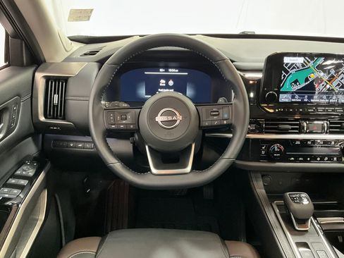 Used 2025 Nissan Pathfinder Platinum w/ Cargo Package AWD/4WD image 7