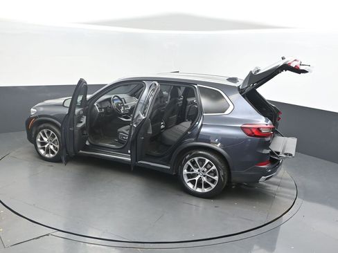 Used 2022 BMW X5 sDrive40i w/ Premium Package image 48