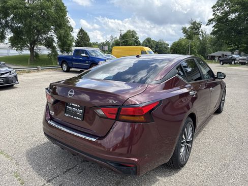 Used 2023 Nissan Altima 2.5 SV FWD image 3
