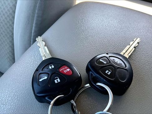 Used 2009 Toyota Camry LE image 14