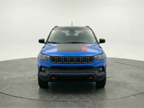Used 2025 Jeep Compass Trailhawk AWD/4WD image 2