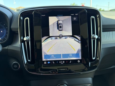 Certified 2024 Volvo XC40 B5 Plus w/ Protection Package Premier image 24