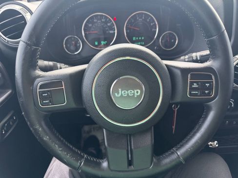 Used 2012 Jeep Wrangler Sahara AWD/4WD image 15